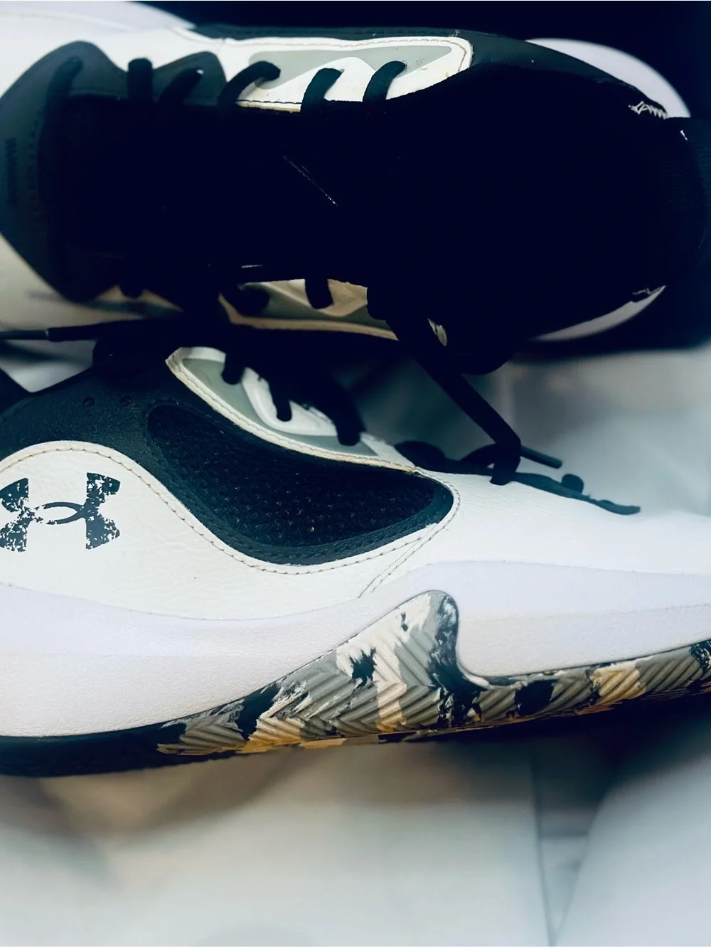 Under Armour Kids White Black Athletic Shoes with Camo Patterned Sole 5.5